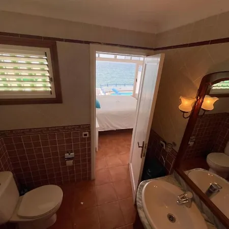 Caleton Villa