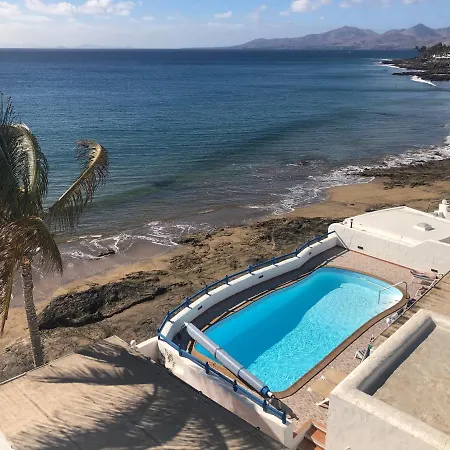 Caleton Villa