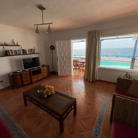 Caleton Villa